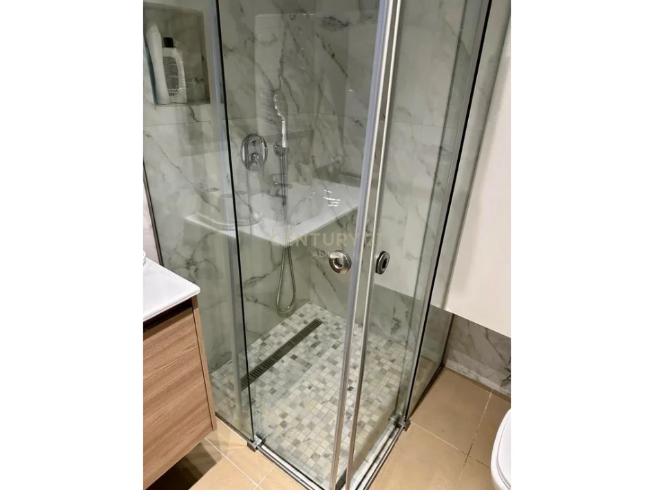 Tirane, jepet me qera apartament 1+1+Ballkon Kati 9, 77 m² 1.000 € 