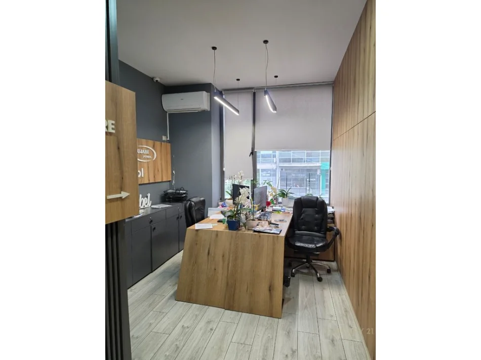 Tirane, jepet me qera zyre Kati 1, 31 m² 600 € (Don Bosco)