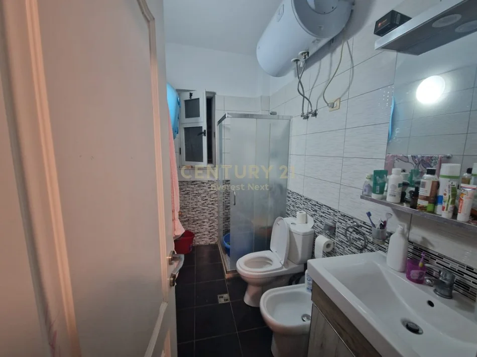 Tirane, shitet apartament 1+1 Kati 4, 55 m² 125.000 € (rruga Mine Peza)