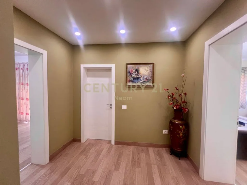 Tirane, shitet apartament 2+1 Kati 2, 119 m² 210.000 € 
