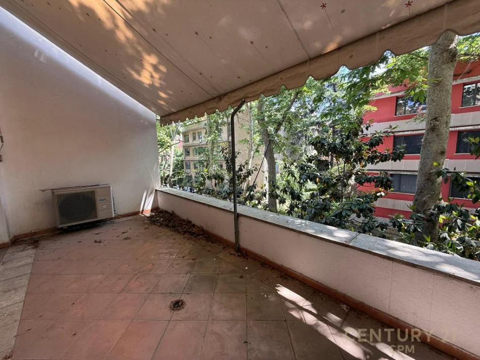 Tirane, jepet me qera zyre Kati 2, 200 m² 4.500 € (Kryeministria)