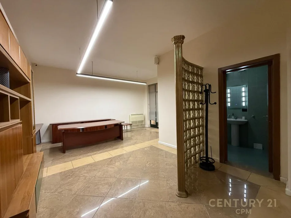 Tirane, jepet me qera zyre Kati 2, 200 m² 4.500 € (Kryeministria)