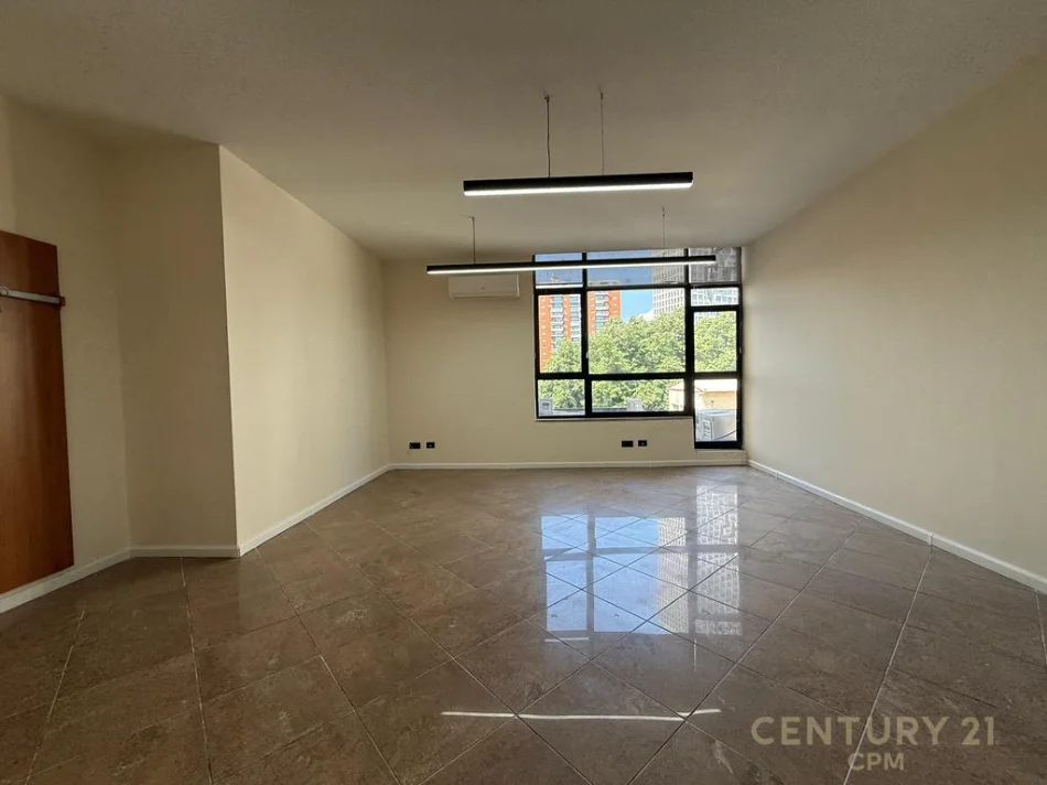 Tirane, jepet me qera zyre Kati 2, 200 m² 4.500 € (Kryeministria)