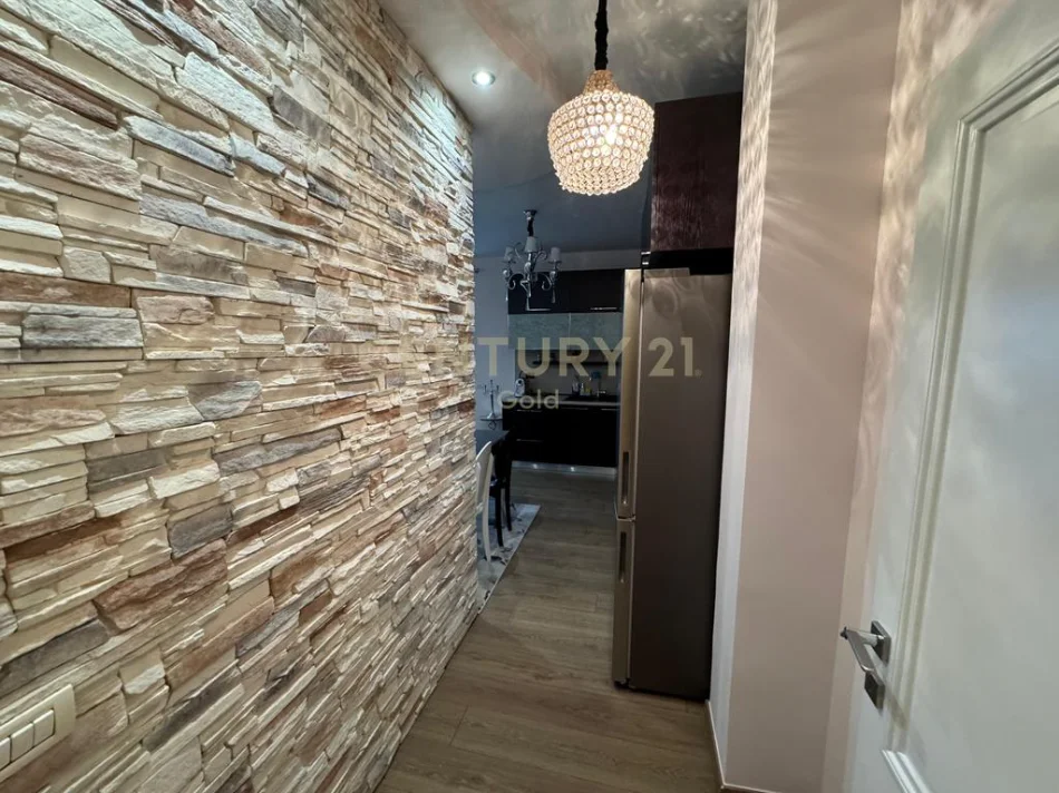 Tirane, jepet me qera apartament 2+1+Ballkon Kati 4, 93 m² 550 € 