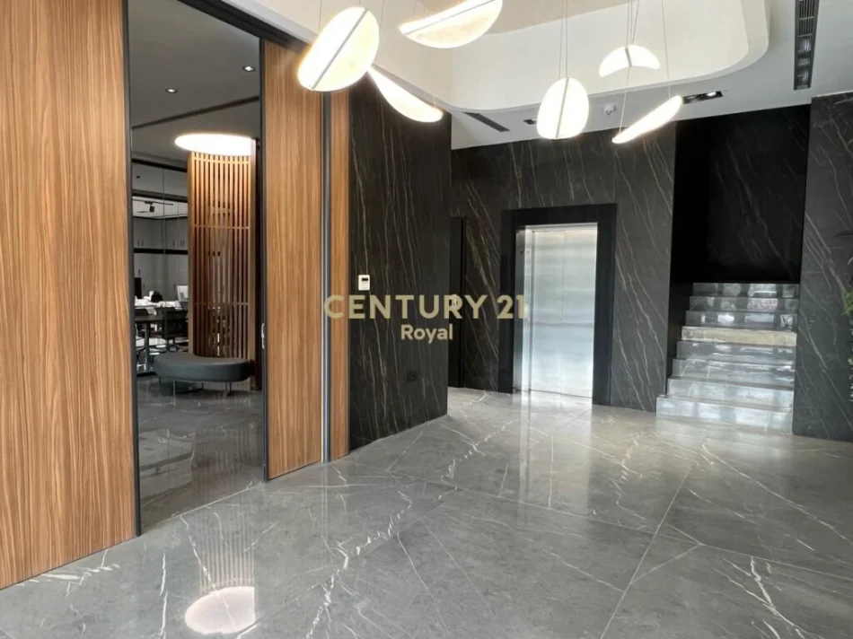 Tirane, jepet me qera zyre Kati 1, 256 m² 1.950 € (Kashar)