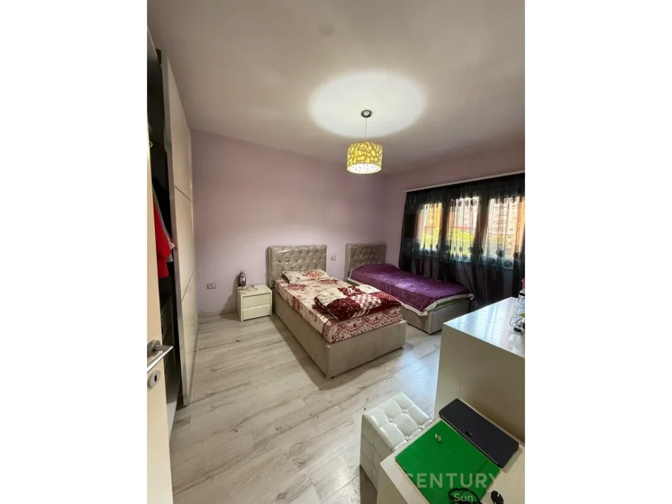 Tirane, shes apartament 1+1 Kati 2, 74 m² 180.000 € (Komuna e Parisit)