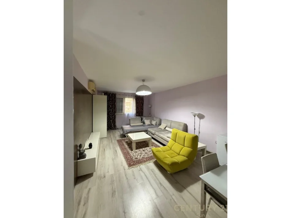 Tirane, shes apartament 1+1 Kati 2, 74 m² 180.000 € (Komuna e Parisit)