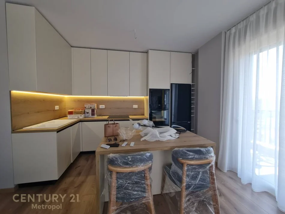 Tirane, jepet me qera apartament 2+1 Kati 7, 104 m² 1.000 € (Spitali Ushtarak)