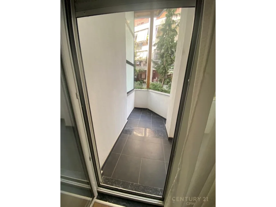 Tirane, jepet me qera apartament 1+1 Kati 1, 70 m² 550 € 