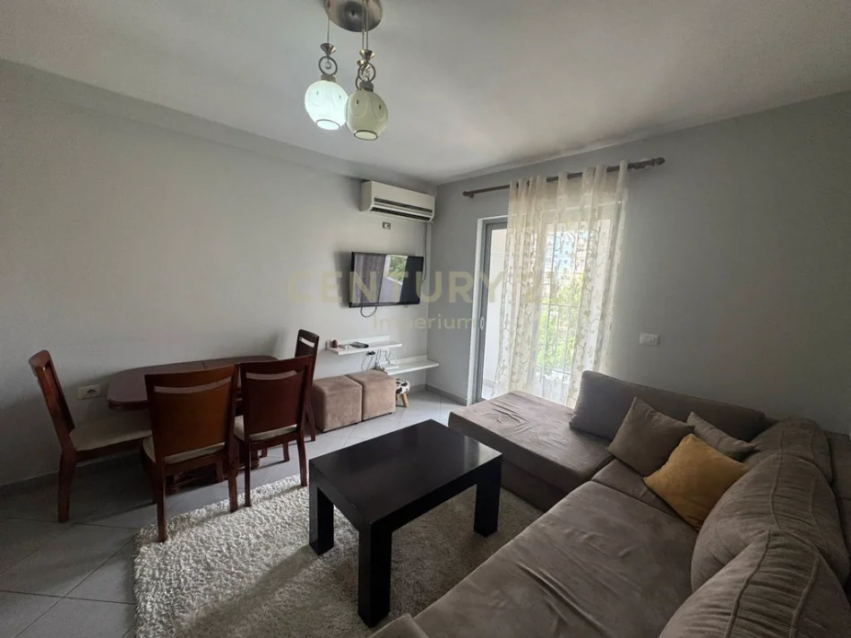 Tirane, jepet me qera 1+1 , 57 m² 450 € (Don Bosco)