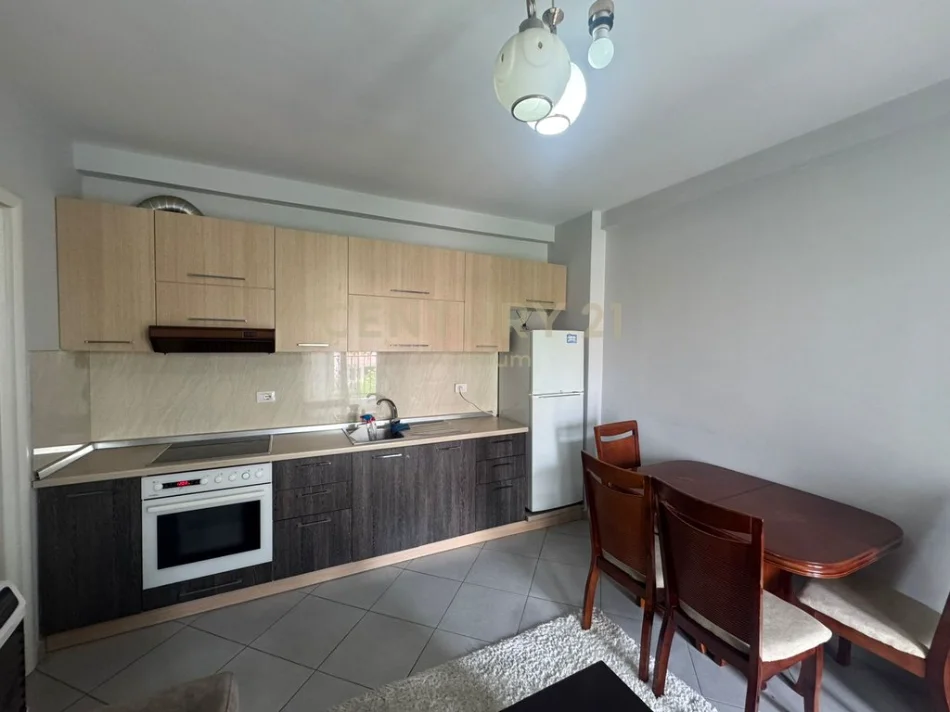Tirane, jepet me qera apartament 1+1+Ballkon Kati 2, 57 m² 450 € (Don Bosko)