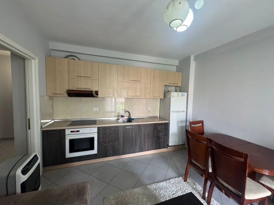 Tirane, jepet me qera 1+1 , 57 m² 450 € (Don Bosco)