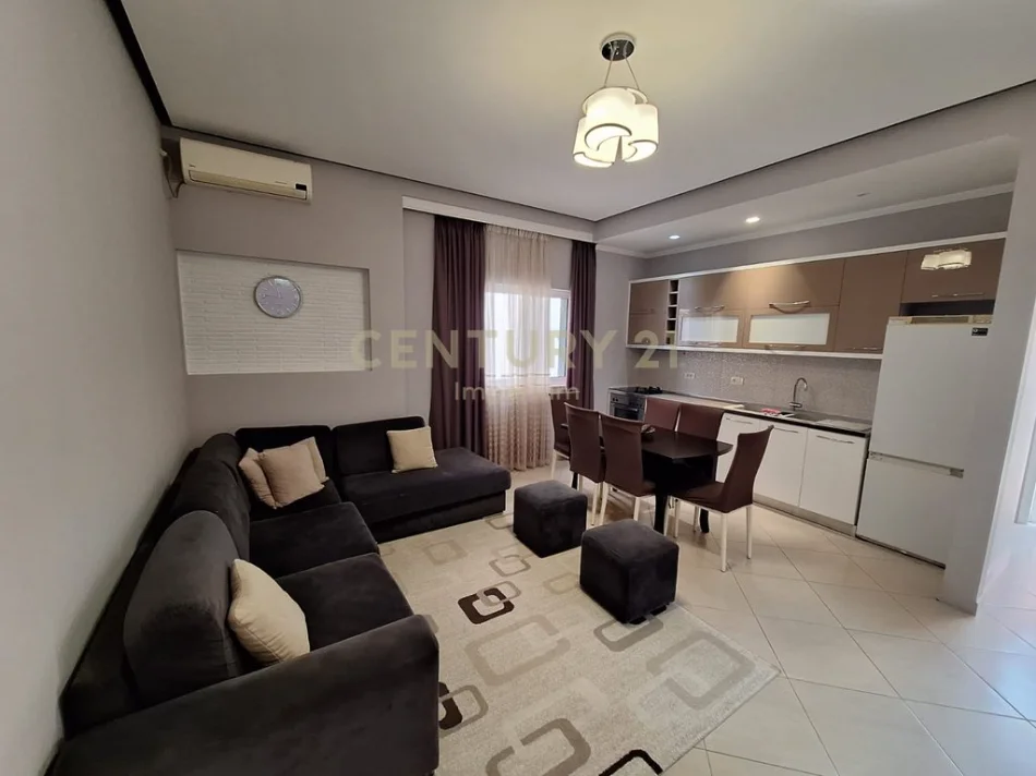 Tirane, jepet me qera apartament 2+1 Kati 1, 85 m² 450 € (Shkoze)