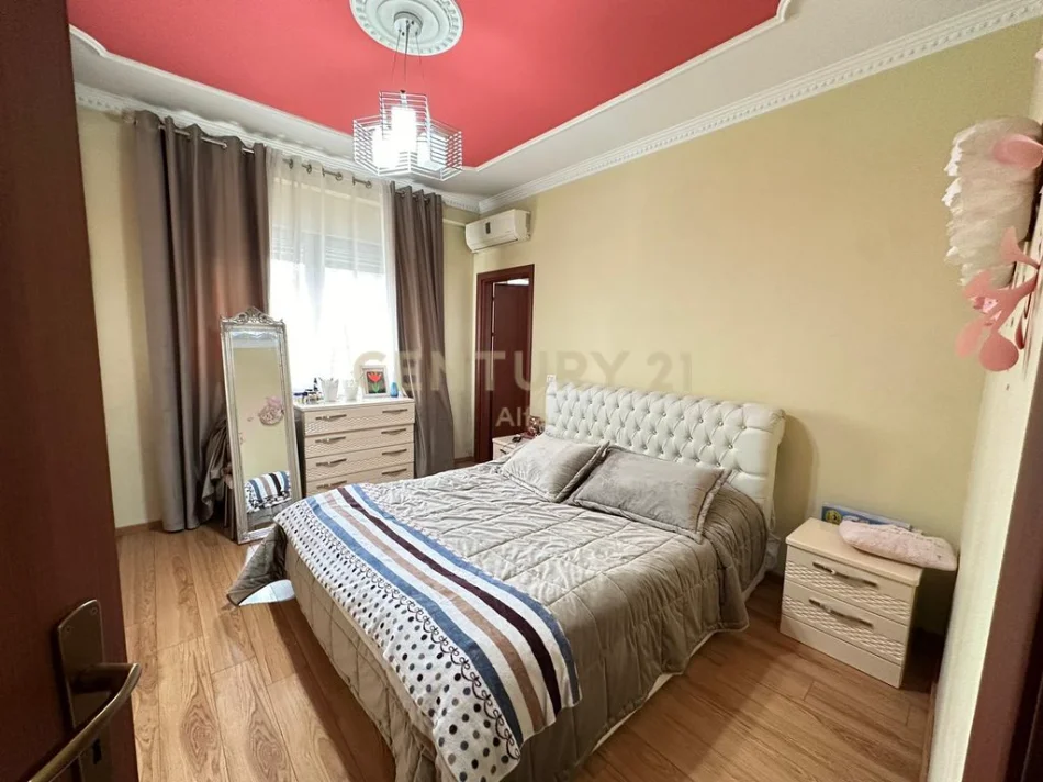 Tirane, shitet apartament 2+1+Ballkon Kati 4, 105 m² 270.000 € (atsh)