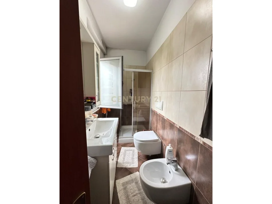 Tirane, shitet apartament 2+1+Ballkon Kati 4, 105 m² 270.000 € (atsh)