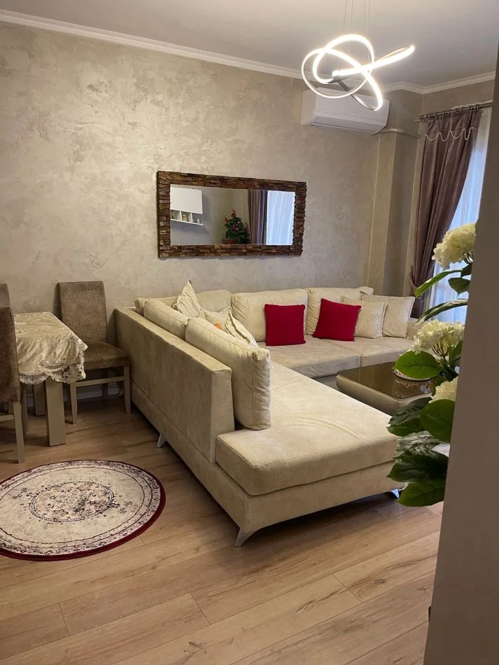 Tirane, jepet me qera apartament 3+1 Kati 2, 105 m² 900 € (Kopshti Botanik)