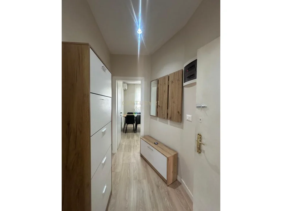 Tirane, jepet me qera apartament 1+1 Kati 4, 65 m² 700 € (rruga e durresit)