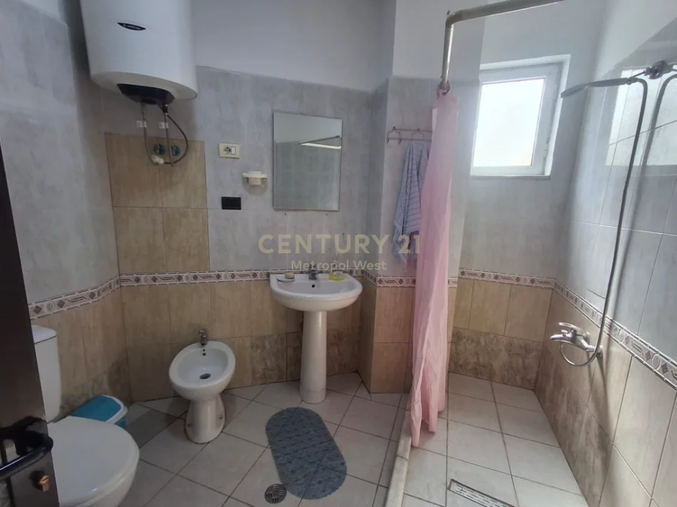 Tirane, jepet me qera apartament 1+1 Kati 3, 65 m² 450 € 