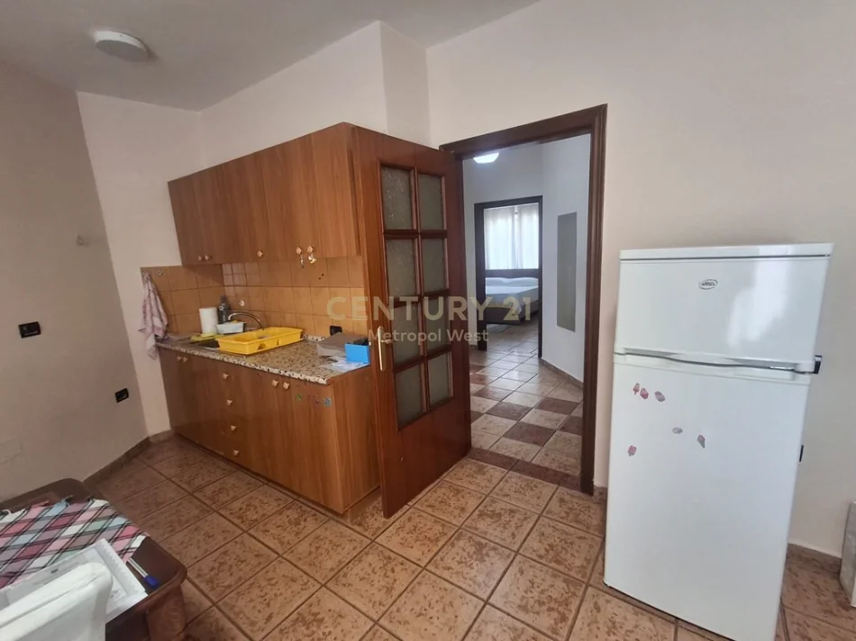 Tirane, jepet me qera apartament 1+1 Kati 3, 65 m² 450 € 