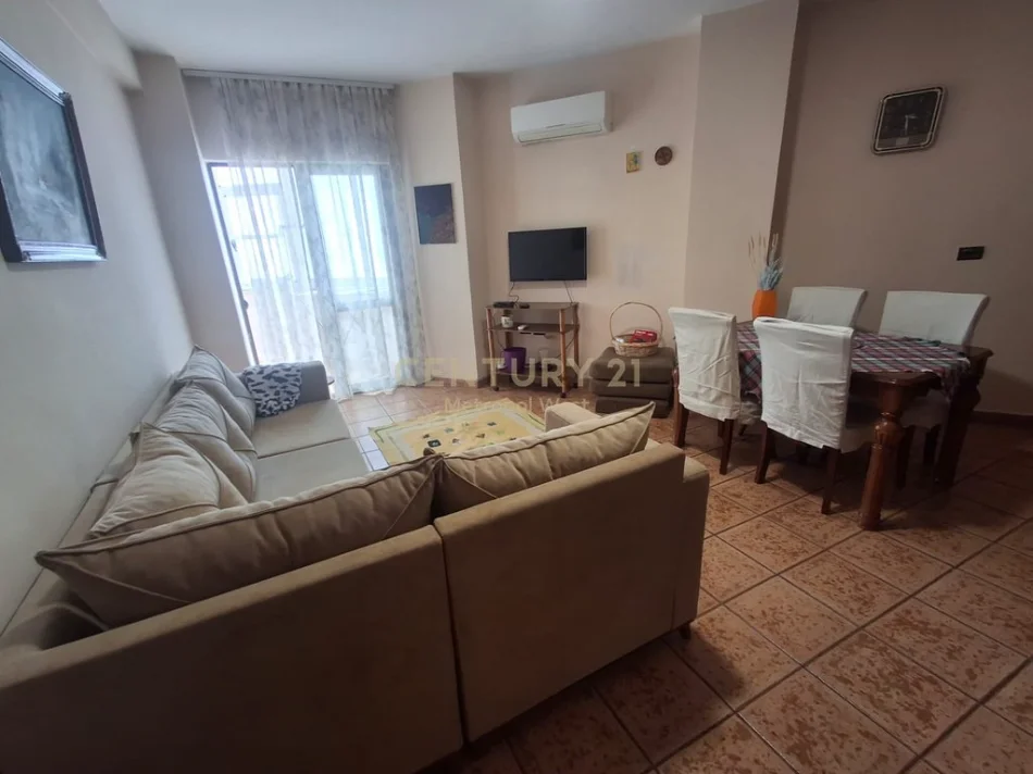 Tirane, jepet me qera apartament 1+1 Kati 3, 65 m² 450 € 