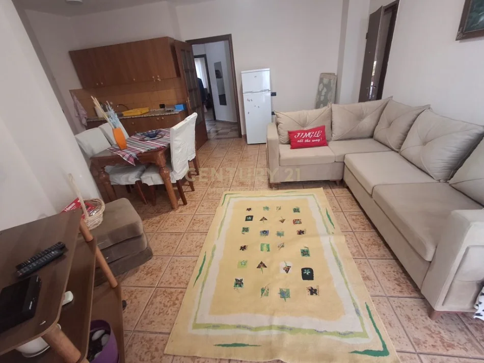 Tirane, jepet me qera apartament 1+1 Kati 3, 65 m² 450 € 