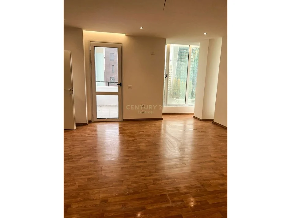 Tirane, jepet me qera zyre Kati 6, 200 m² 2.000 € (Ambasada Amerikane)