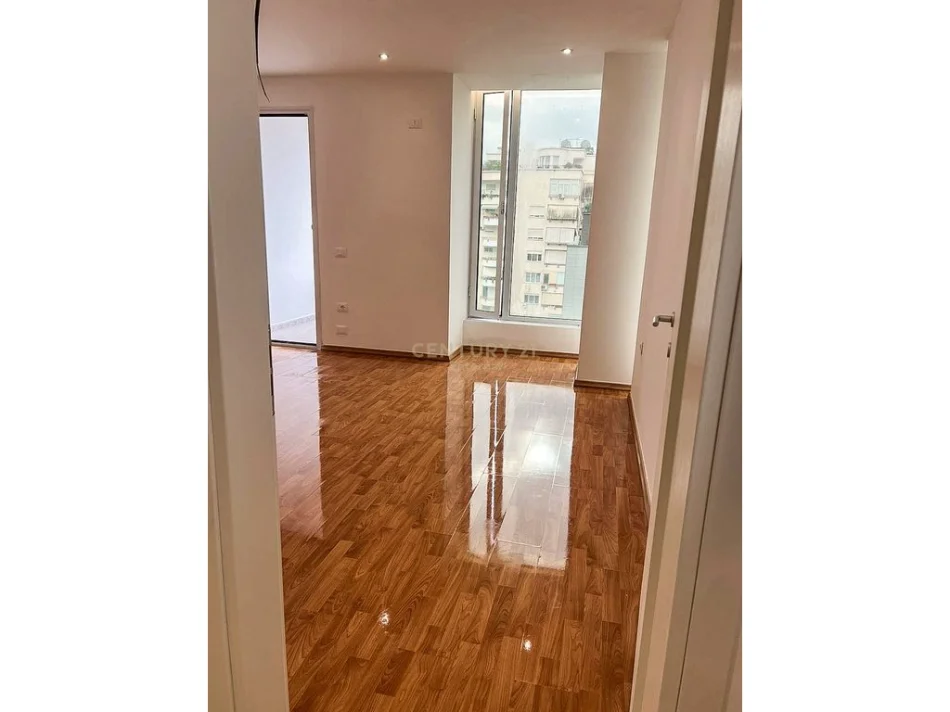 Tirane, jepet me qera zyre Kati 6, 200 m² 2.000 € (Ambasada Amerikane)