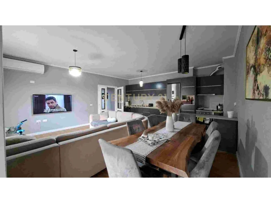 Tirane, jepet me qera apartament 2+1+Aneks+Ballkon Kati 3, 119 m² 800 € (Don Bosco)