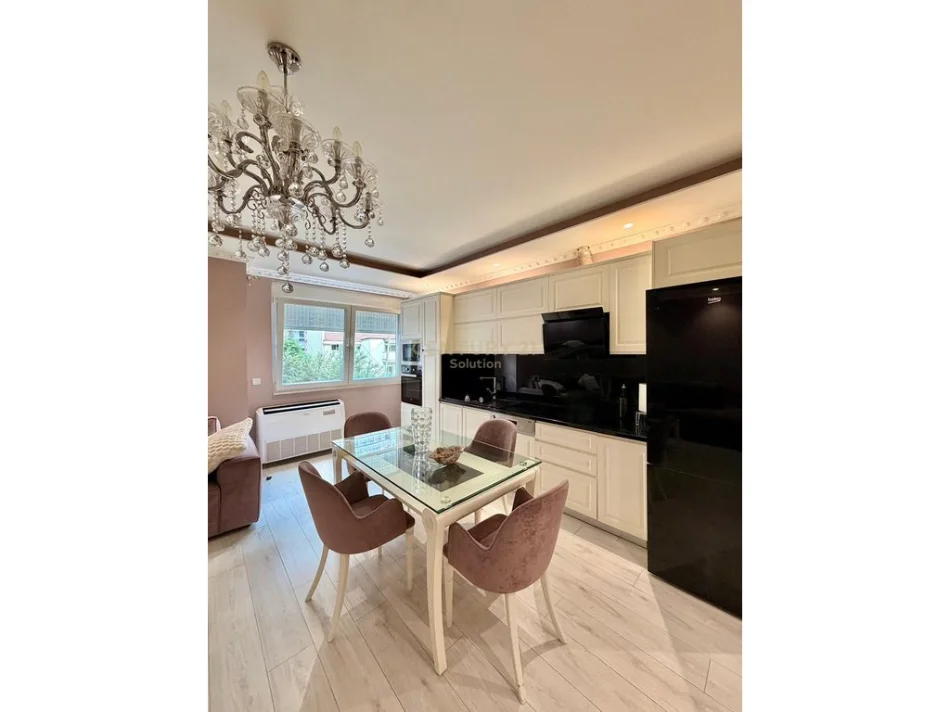 Tirane, shitet apartament 2+1+Ballkon Kati 3, 120 m² 275.000 € (komuna e parisit)