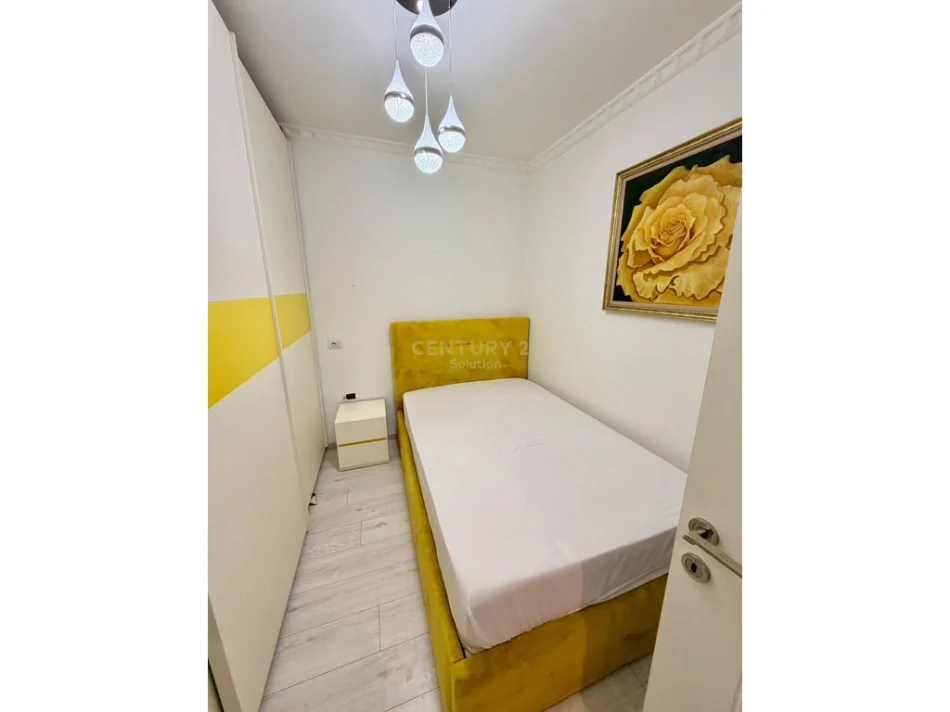 Tirane, shitet apartament 2+1+Ballkon Kati 3, 120 m² 275.000 € (komuna e parisit)