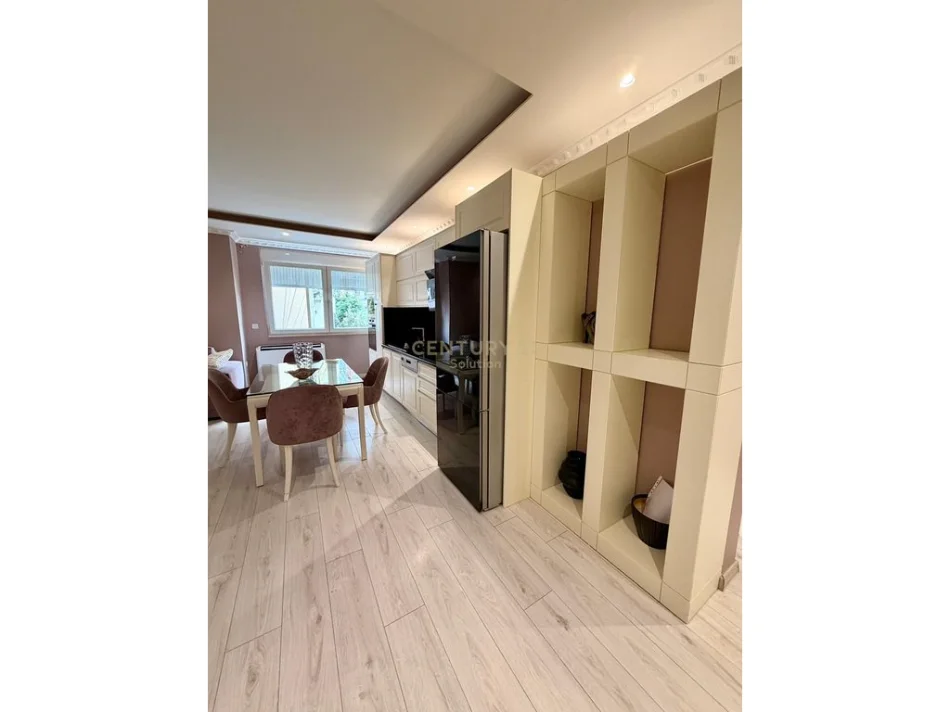 Tirane, shitet apartament 2+1+Ballkon Kati 3, 120 m² 275.000 € (komuna e parisit)