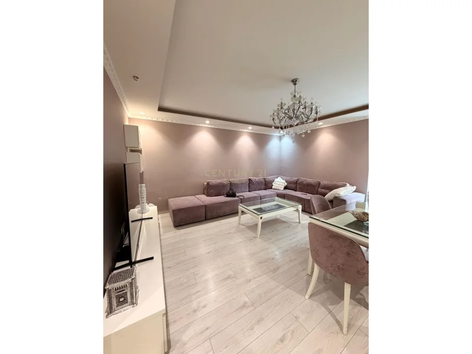 Tirane, shitet apartament 2+1+Ballkon Kati 3, 120 m² 275.000 € (komuna e parisit)