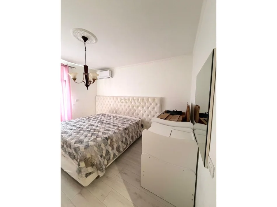 Tirane, shitet apartament 2+1+Ballkon Kati 3, 120 m² 275.000 € (komuna e parisit)