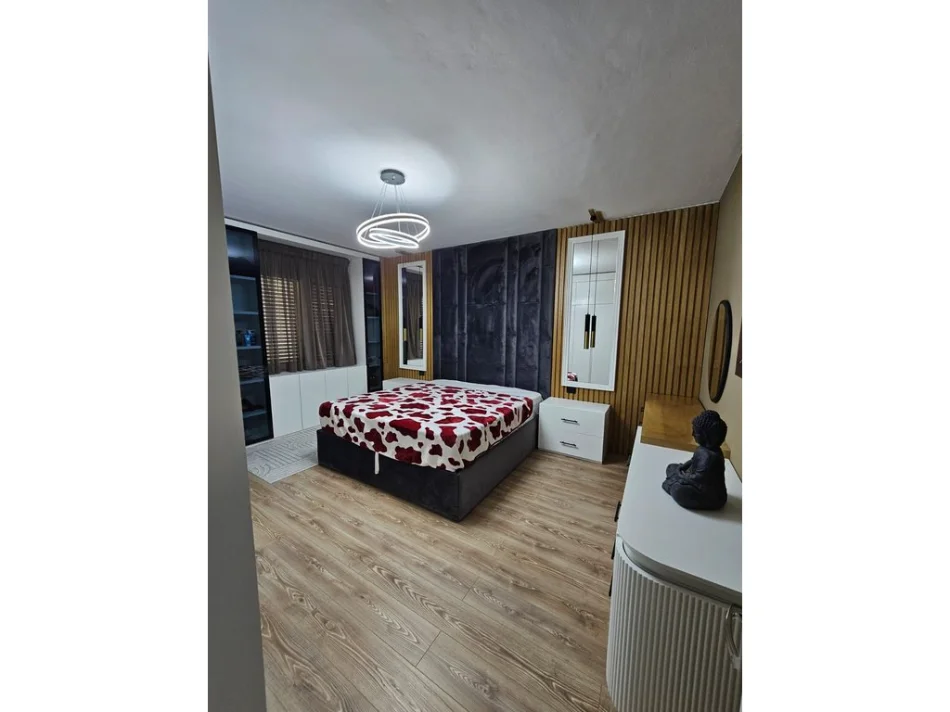 Tirane, shitet apartament 2+1+Ballkon Kati 8, 105 m² 190.000 € (astir)