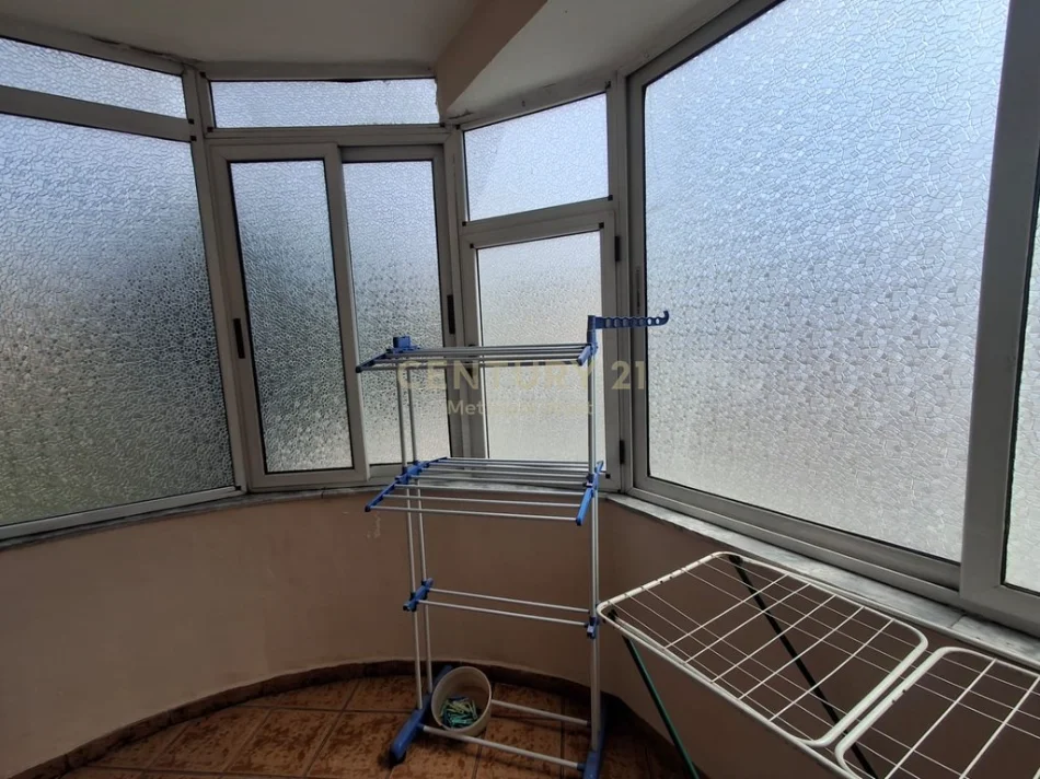 Tirane, jepet me qera apartament 1+1 Kati 3, 65 m² 450 € 