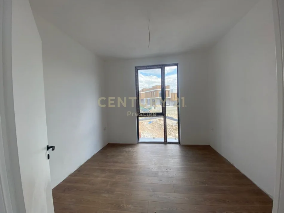 Tirane, shitet apartament 2+1 Kati 1, 109 m² 271.000 € 