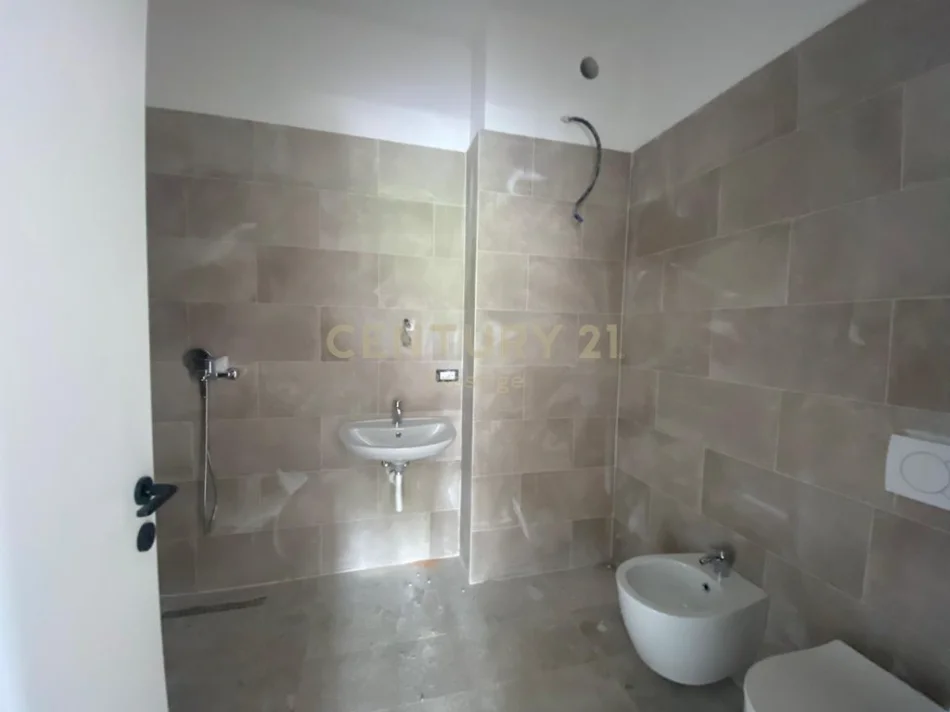 Tirane, shitet apartament 2+1 Kati 1, 109 m² 271.000 € 