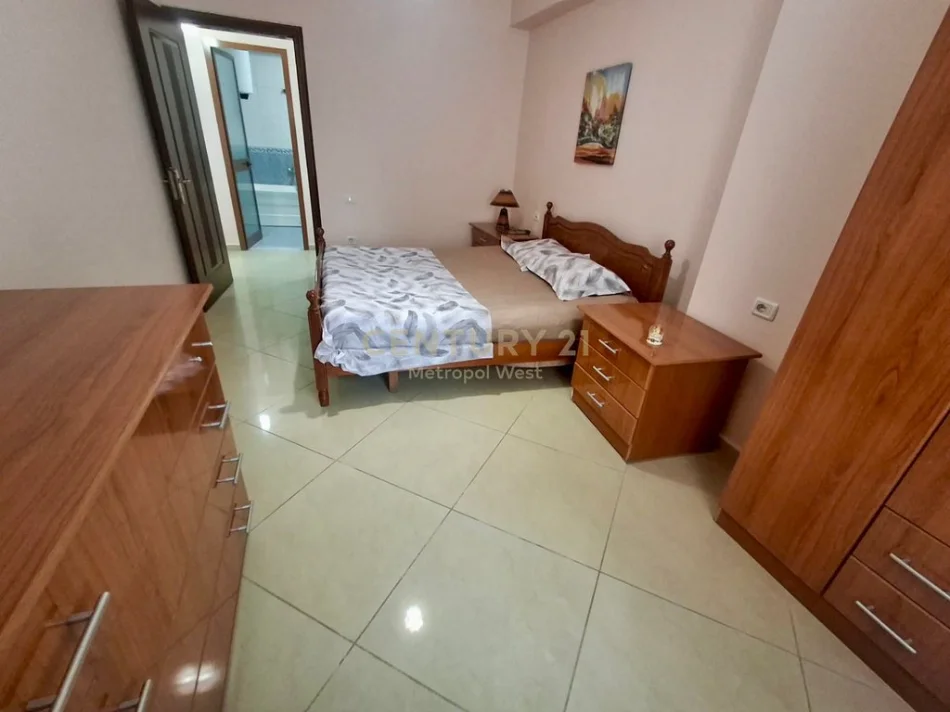 Tirane, shitet apartament 3+1 Kati 3, 111 m² 277.500 € (pranë Gjimnazit "Petro Nini", Rr. Margarita Tutulani)