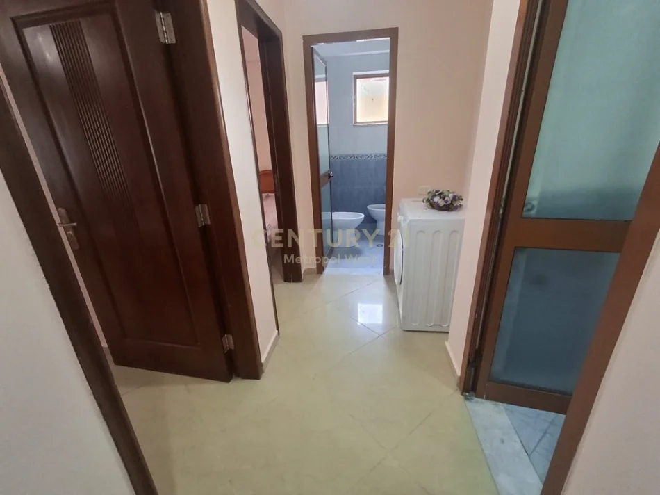 Tirane, shitet apartament 3+1 Kati 3, 111 m² 277.500 € (pranë Gjimnazit "Petro Nini", Rr. Margarita Tutulani)