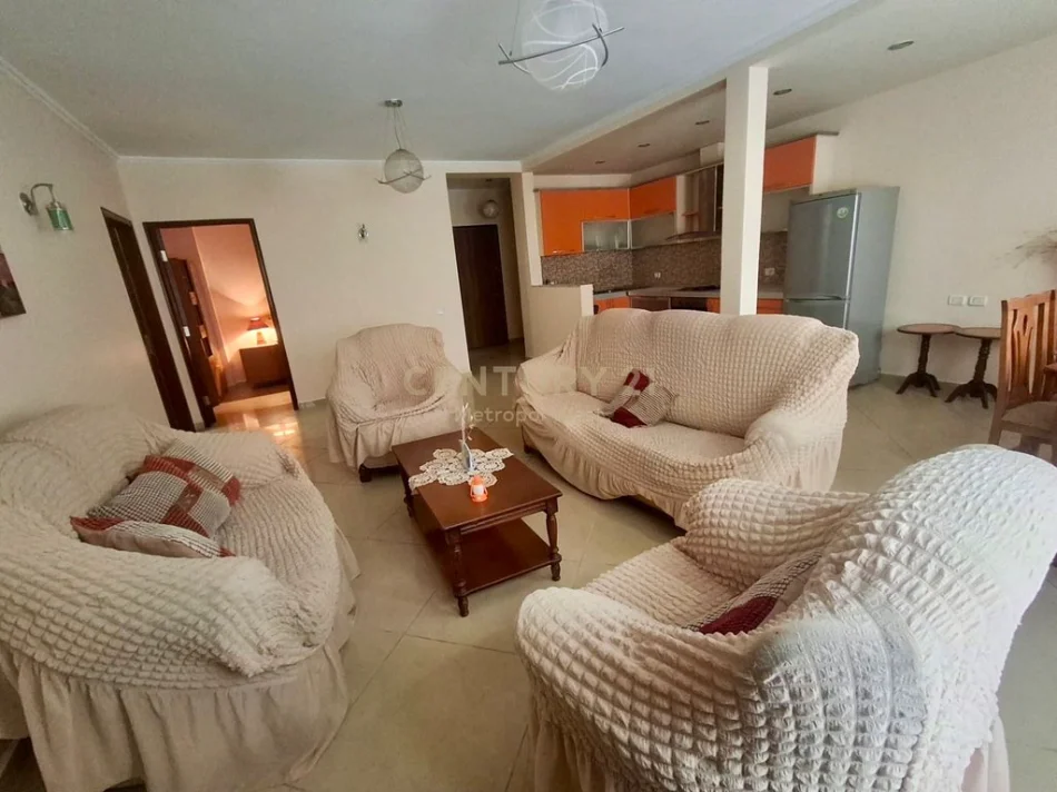 Tirane, shitet apartament 3+1 Kati 3, 111 m² 277.500 € (pranë Gjimnazit "Petro Nini", Rr. Margarita Tutulani)