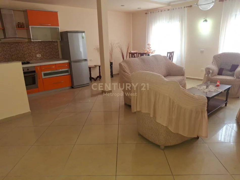 Tirane, shitet apartament 3+1 Kati 3, 111 m² 277.500 € (pranë Gjimnazit "Petro Nini", Rr. Margarita Tutulani)
