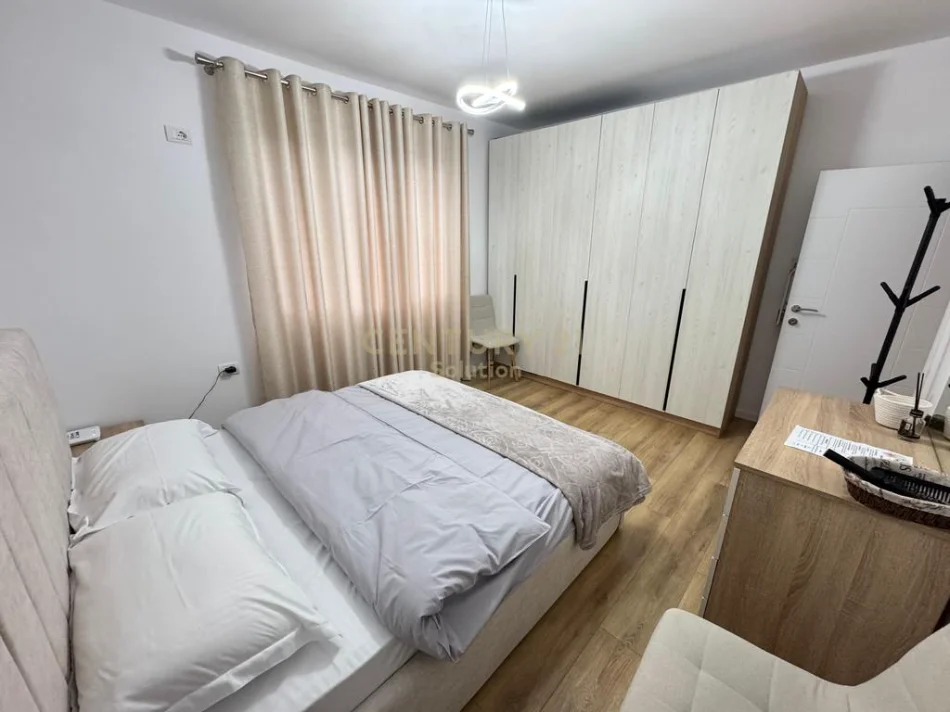Tirane, jepet me qera apartament 1+1 Kati 3, 70 m² 700 € 