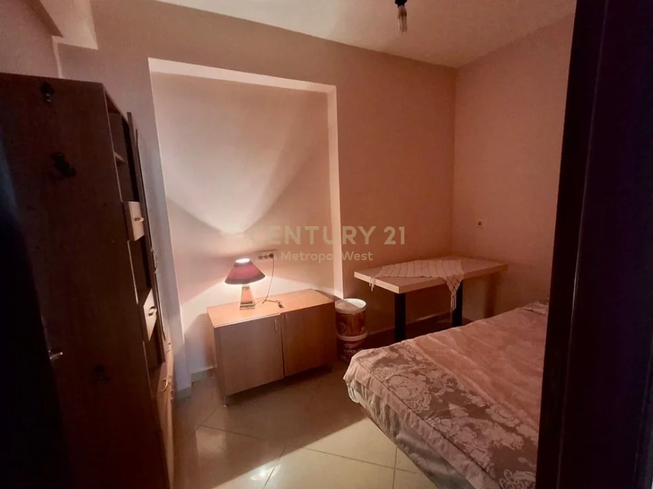 Tirane, shitet apartament 3+1 Kati 3, 111 m² 277.500 € (pranë Gjimnazit "Petro Nini", Rr. Margarita Tutulani)