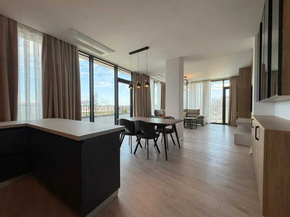 Tirane, shitet apartament 2+1+Ballkon Kati 6, 172 m² 560.000 € (liqeni i tiranes lake view)