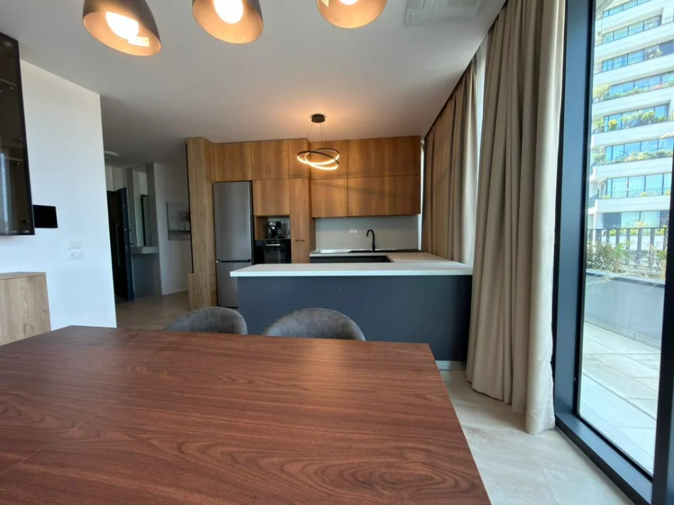 Tirane, shitet apartament 2+1+Ballkon Kati 6, 172 m² 560.000 € (liqeni i tiranes lake view)