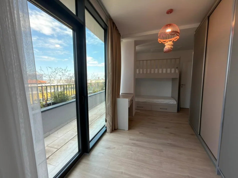 Tirane, shitet apartament 2+1+Ballkon Kati 6, 172 m² 560.000 € (liqeni i tiranes lake view)