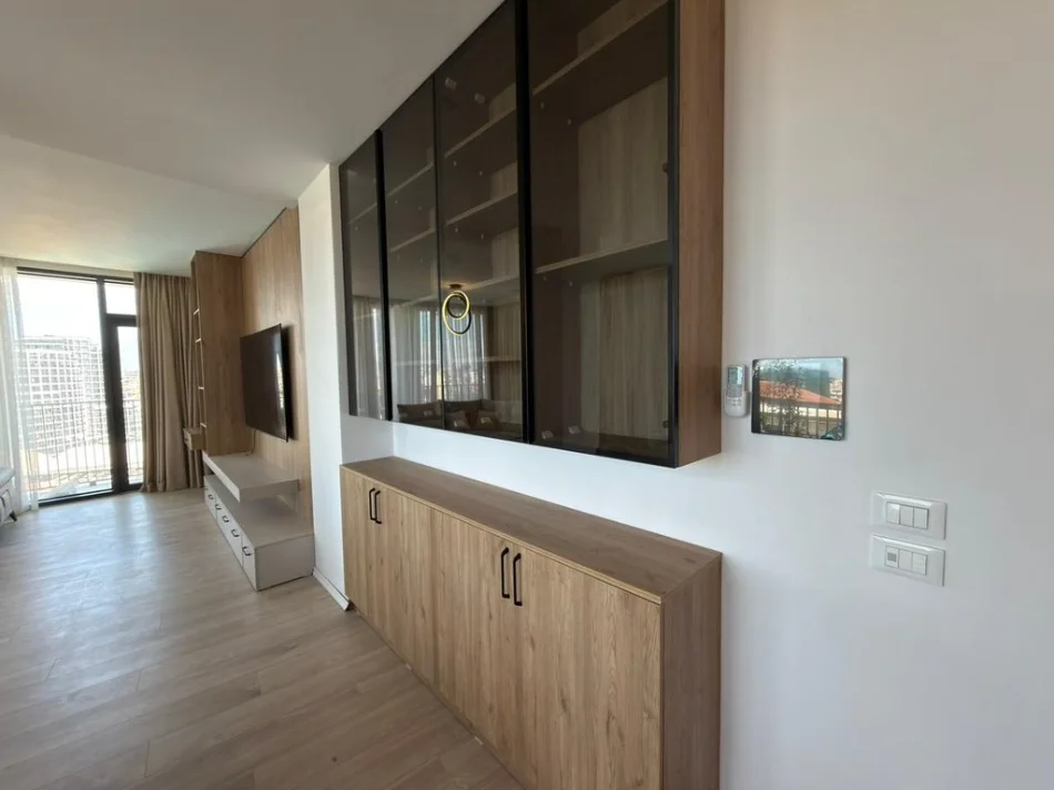 Tirane, shitet apartament 2+1+Ballkon Kati 6, 172 m² 560.000 € (liqeni i tiranes lake view)