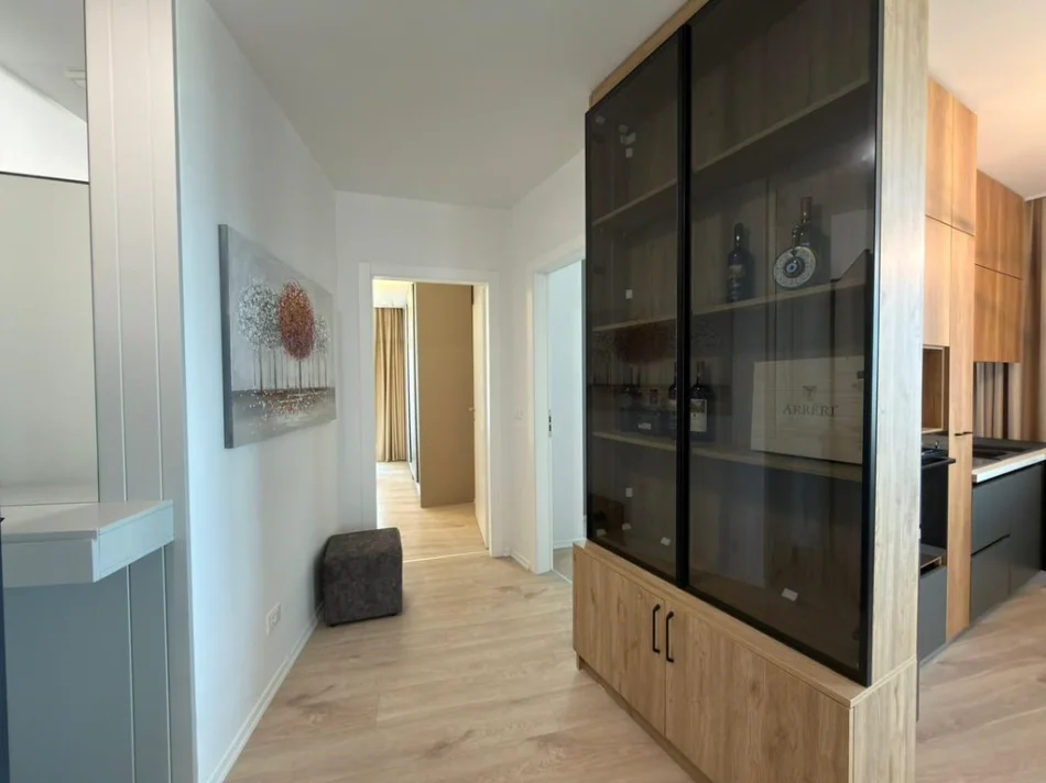 Tirane, shitet apartament 2+1+Ballkon Kati 6, 172 m² 560.000 € (liqeni i tiranes lake view)