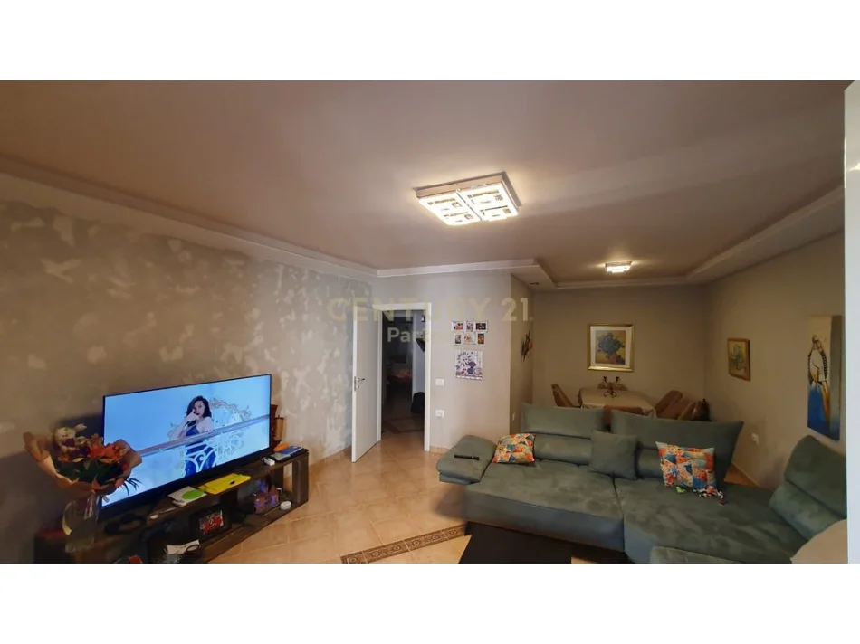 Tirane, shitet apartament 2+1 Kati 3, 115 m² 265.000 € (vasil shanto)