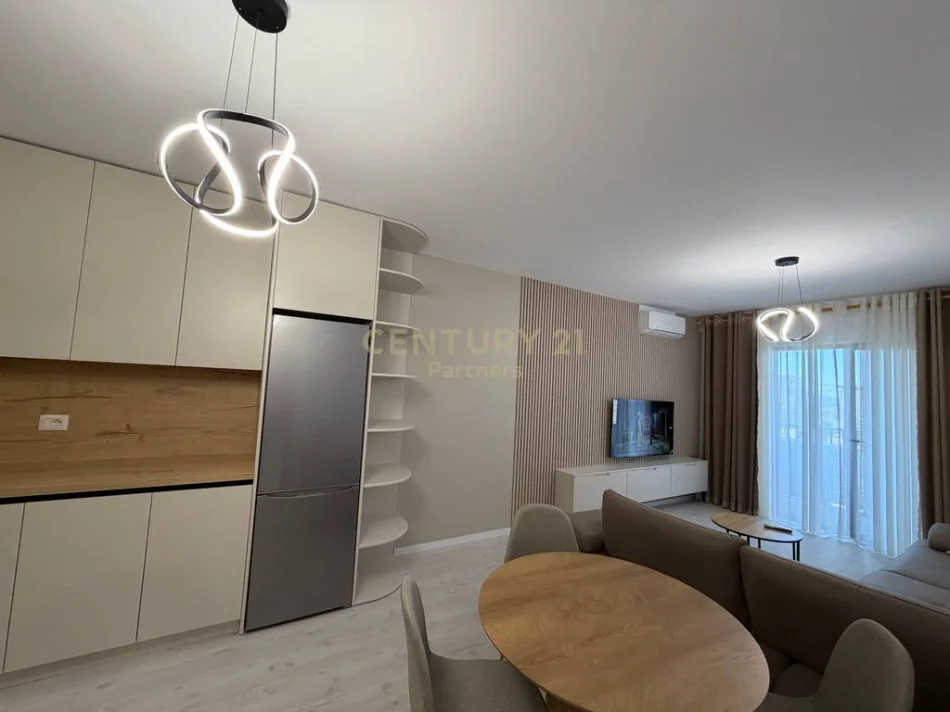 jepet me qera apartament 2+1 Kati 1, 450 € (Kombinat)
